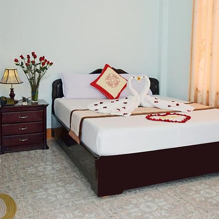 Nhat Le Hotel Hue Exterior photo